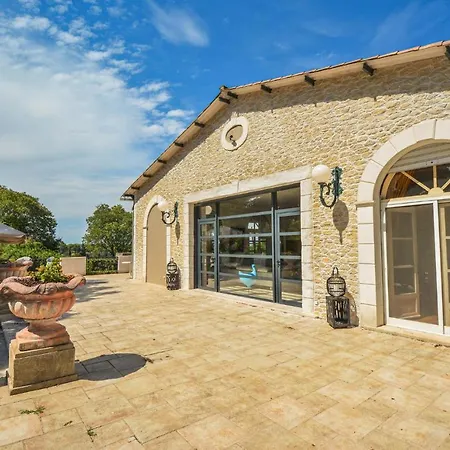 Grand Pavillion Holiday home Aubais