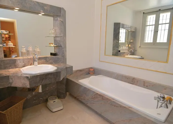 Grand Pavillion * Aubais